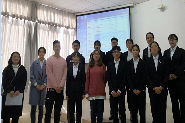 与会嘉宾合影留念